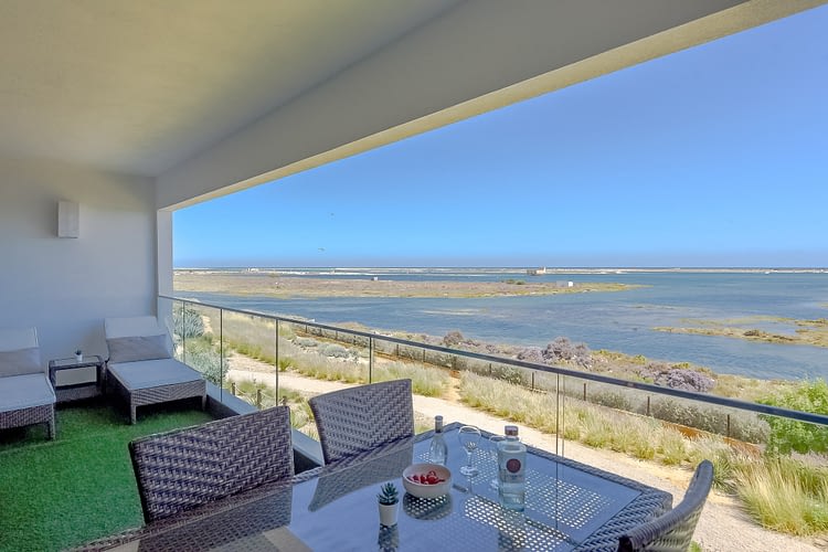 t2d_fuseta_ken_terrasse_lagune2_web-min (1)